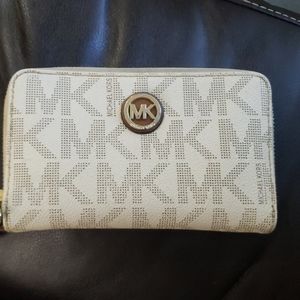 Micheal Kors wallet